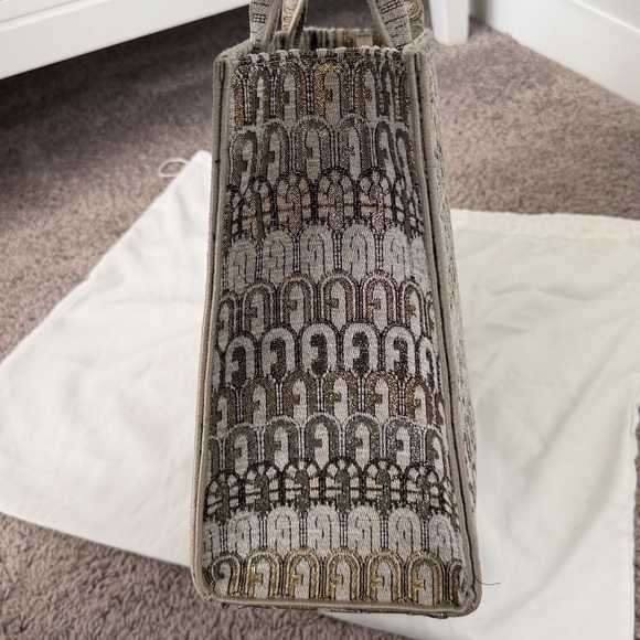 Furla Opportunity large tote bag - gold arch logo pattern - Picture 6 of 10